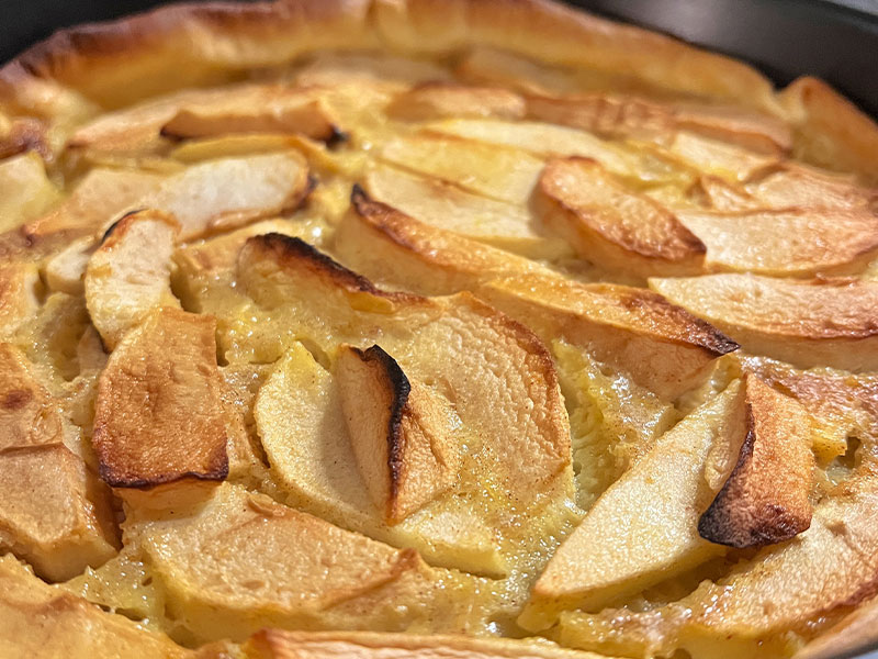 Apple tart with a custardy topping
